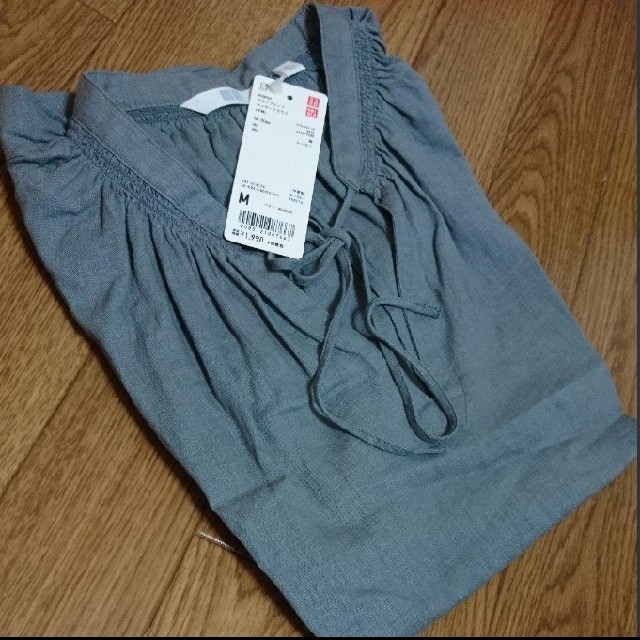 UNIQLO(ユニクロ)の【新品】ユニクロ リネンブレンドギャザーブラウス M レディースのトップス(シャツ/ブラウス(半袖/袖なし))の商品写真