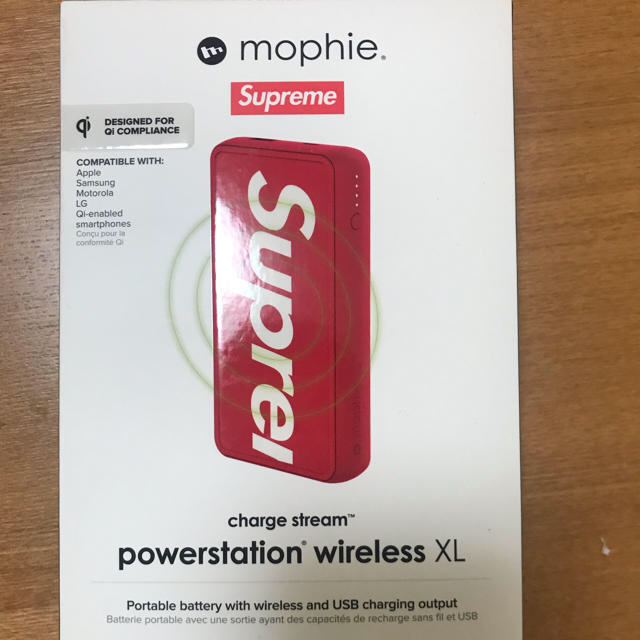 Supreme(シュプリーム)のsupreme バッテリー 赤 2019 スマホ/家電/カメラのスマートフォン/携帯電話(バッテリー/充電器)の商品写真