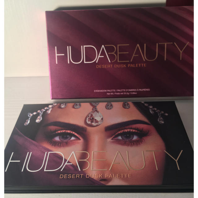 本物 HUDA BEAUTY アイシャドウパレット DESERT DUSK