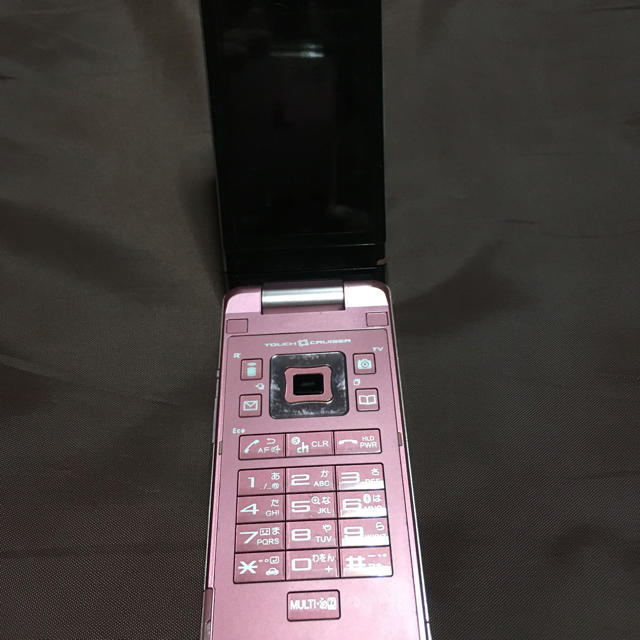 SHARP(シャープ)のdocomoガラケーSH906i Pink スペアバッテリー新品付 スマホ/家電/カメラのスマートフォン/携帯電話(携帯電話本体)の商品写真