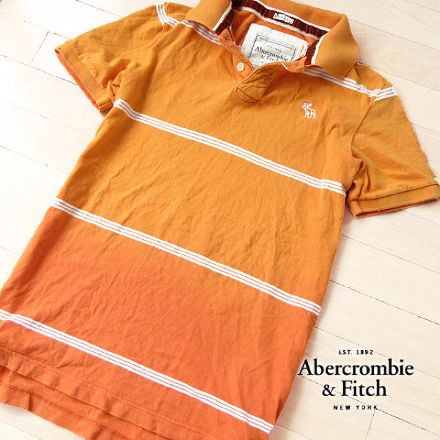 Abercrombie&Fitch(アバクロンビーアンドフィッチ)の美品 Mサイズ アバクロ メンズ 半袖ポロシャツ オレンジ メンズのトップス(ポロシャツ)の商品写真