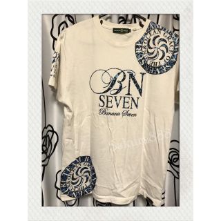 バナナセブン(877*7(BANANA SEVEN))のBANANASEVEN バナナセブン 黒に青ラメデザイン 白Tシャツ 71102(Tシャツ/カットソー(半袖/袖なし))