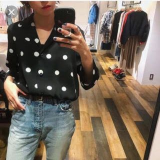 マウジー(moussy)の即完売新品♡MOUSSYポルカドットシャツ♡マウジードットブラウス♡水玉柄(シャツ/ブラウス(長袖/七分))