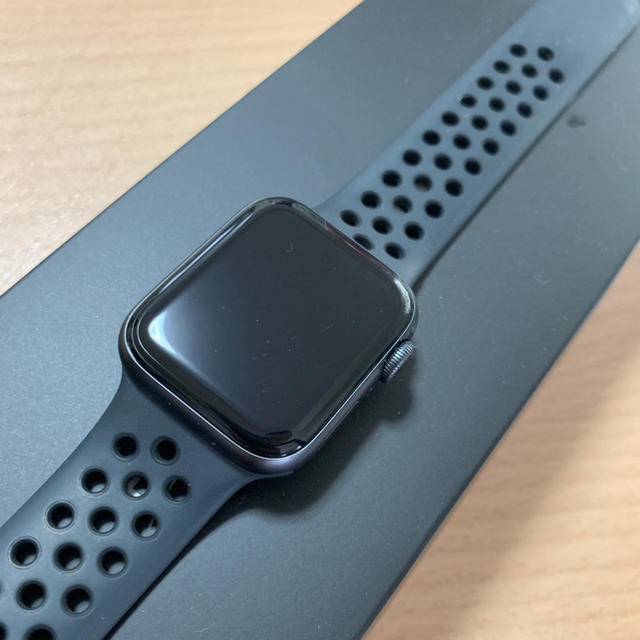Apple Watch(アップルウォッチ)の【米国版】Apple Watch Nike+ Series 4 40mm/GPS メンズの時計(腕時計(デジタル))の商品写真