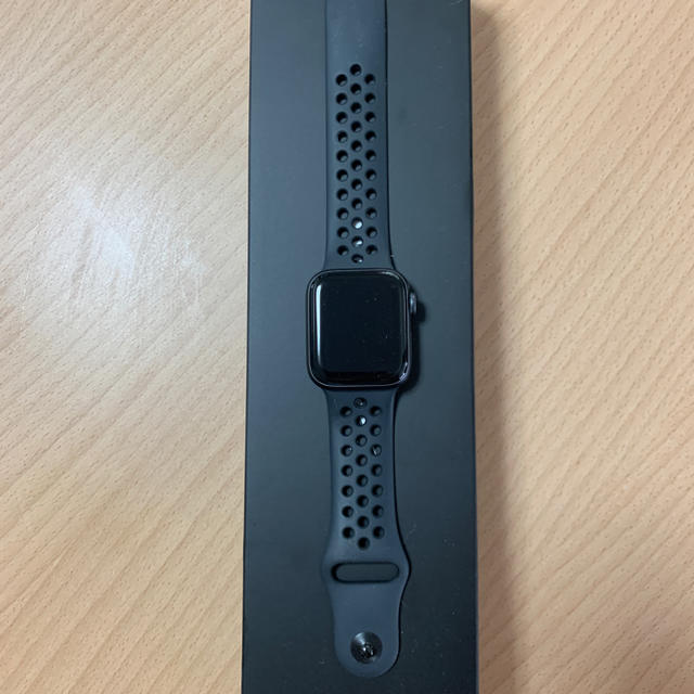 Apple Watch(アップルウォッチ)の【米国版】Apple Watch Nike+ Series 4 40mm/GPS メンズの時計(腕時計(デジタル))の商品写真