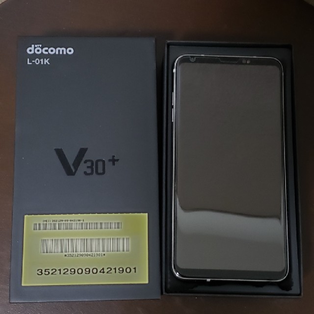 NTTdocomo(エヌティティドコモ)のドコモ V30+ L-01K 6インチ有機EL ガラスフィルム、本革カバー付き スマホ/家電/カメラのスマートフォン/携帯電話(スマートフォン本体)の商品写真