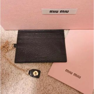 ミュウミュウ(miumiu)のmiumiu パスケース(定期入れ)(名刺入れ/定期入れ)