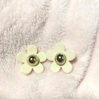 ナルシス(Narcissus)の訳あり♡フラワーピアス(ピアス)