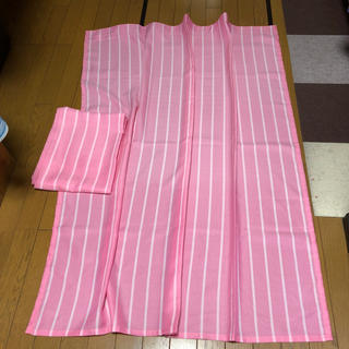 ピンクのカーテン2枚(カーテン)