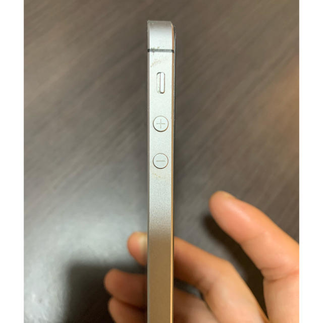 iPhone(アイフォーン)のiPhone SE 64GB スマホ/家電/カメラのスマートフォン/携帯電話(スマートフォン本体)の商品写真