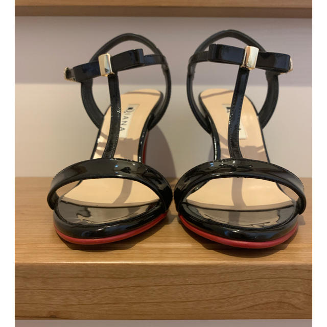 DIANA(ダイアナ)のダイアナ エナメルサンダル 22.5cm レディースの靴/シューズ(サンダル)の商品写真