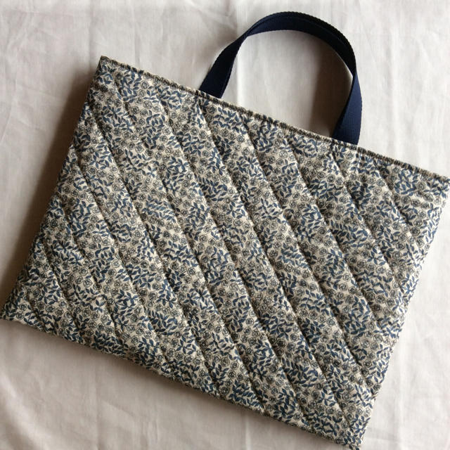 リバティキルティング レッスンバック キルティングバック の通販 By 金平糖 ラクマ リバティキルティング レッスンバック キルティングバック の通販 By 金平糖 ラクマ