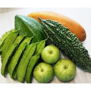 『本日の島野菜＆果物』 グァバ白　赤瓜　うりずん　ゴーヤ　青パパイヤ　タイ食材(フルーツ)