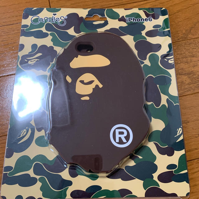 A BATHING APE(アベイシングエイプ)のアベイシングエイプ、iPhoneケース スマホ/家電/カメラのスマホアクセサリー(iPhoneケース)の商品写真