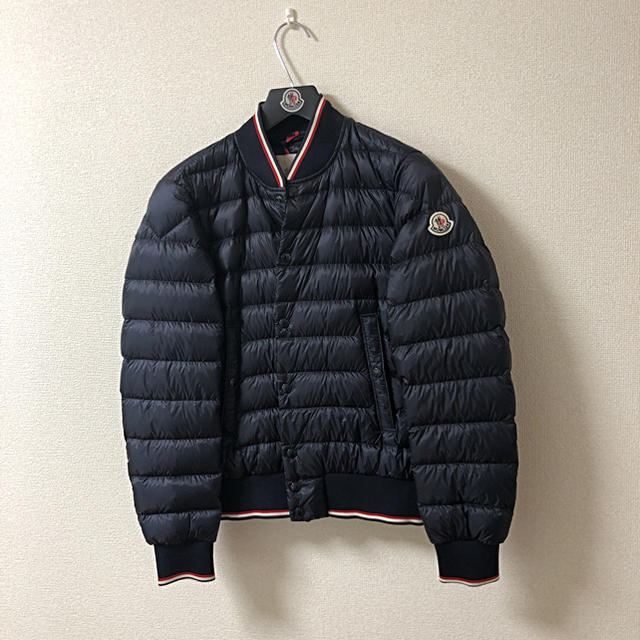 MONCLER(モンクレール)の【新品】メンズMONCLEL薄手ダウン AUBRY メンズのジャケット/アウター(ダウンジャケット)の商品写真