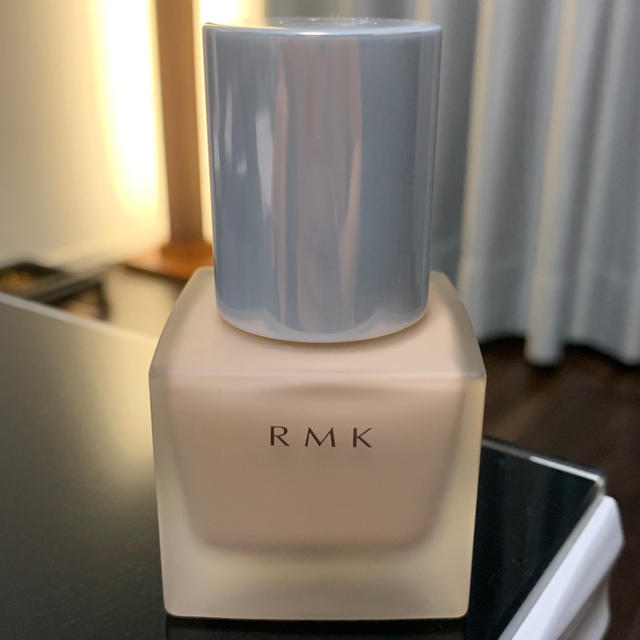 RMK(アールエムケー)の新品 未使用 RMK リクイドファンデーション 102 コスメ/美容のベースメイク/化粧品(ファンデーション)の商品写真