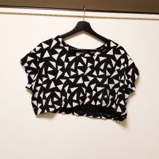 エモダ(EMODA)のEMODA◆トライアングル総柄ショート丈トップスTシャツ黒白 F エモダ(Tシャツ(半袖/袖なし))