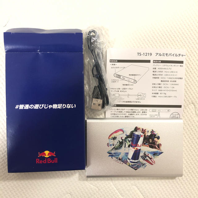 【新品未使用・非売品】レッドブル Red Bull モバイルバッテリー スマホ/家電/カメラのスマートフォン/携帯電話(バッテリー/充電器)の商品写真