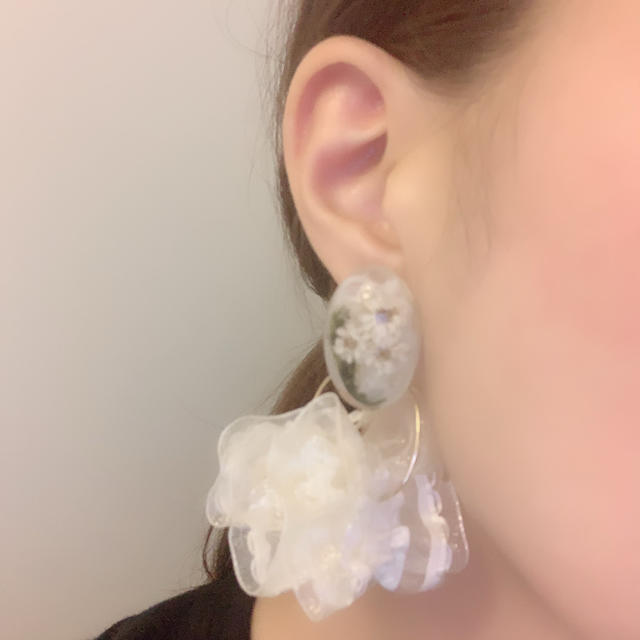 matricaria frill pierce ハンドメイドのアクセサリー(ピアス)の商品写真