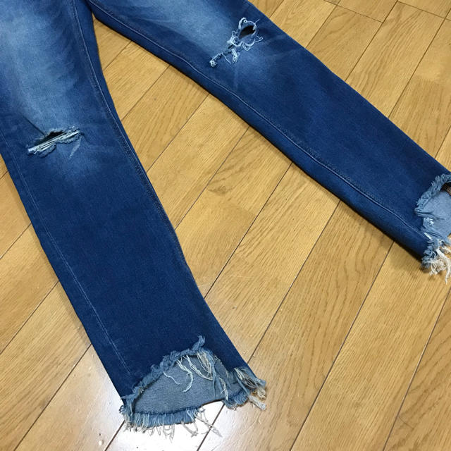 JEANASIS(ジーナシス)の八分丈 ダメージデニム レディースのパンツ(デニム/ジーンズ)の商品写真