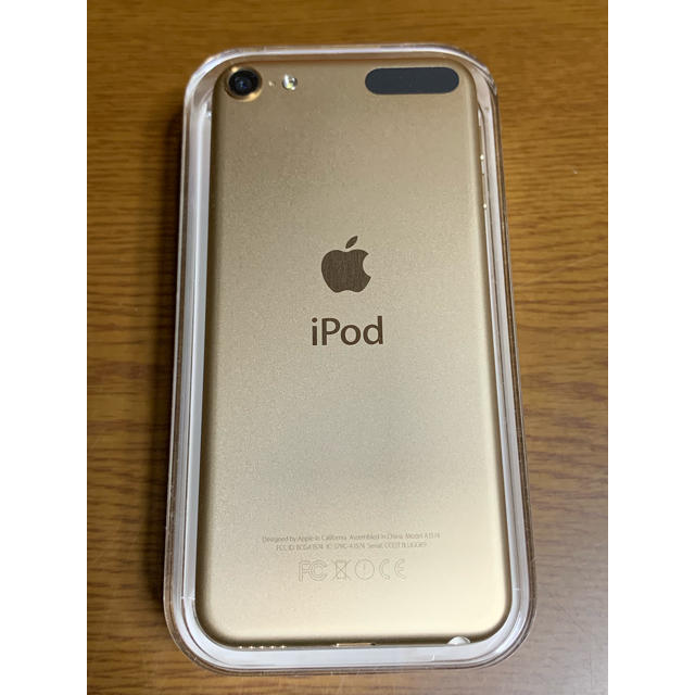 iPod touch(アイポッドタッチ)のiPod touch 2015年モデル 32GB ゴールド。初期化済み。 スマホ/家電/カメラのオーディオ機器(ポータブルプレーヤー)の商品写真