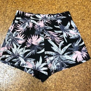 エモダ(EMODA)のEMODA 花柄 ショートパンツ(ショートパンツ)