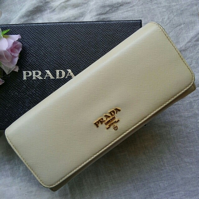 PRADA(プラダ)の落花流水様専用 レディースのファッション小物(財布)の商品写真