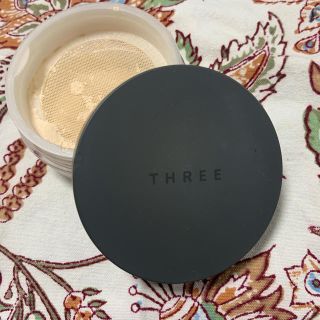 スリー(THREE)のTHREE ルースパウダー(フェイスパウダー)