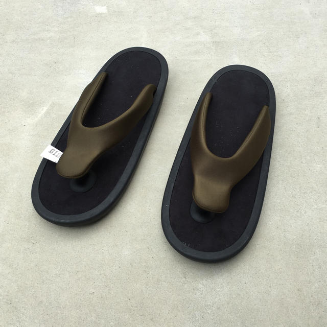 【ない藤】JOJO ジョジョ ビーチサンダル(新品) メンズの靴/シューズ(下駄/草履)の商品写真