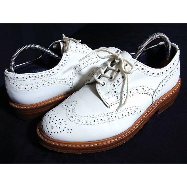 Trickers(トリッカーズ)のエディフィス 別注 トリッカーズ ウィングチップ レザー シューズ 7.5 白 メンズの靴/シューズ(ドレス/ビジネス)の商品写真