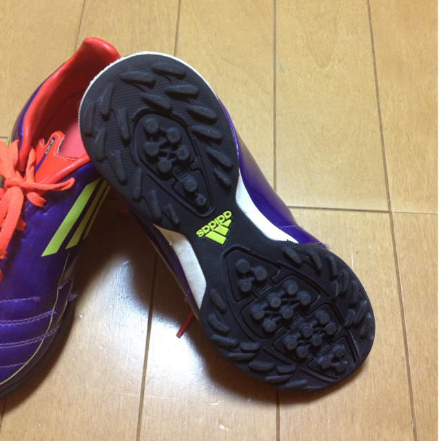 adidas(アディダス)のアディダス☆サッカーシューズ キッズ/ベビー/マタニティのキッズ靴/シューズ(15cm~)(その他)の商品写真