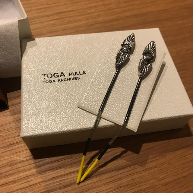 toga メタルビーズピアス