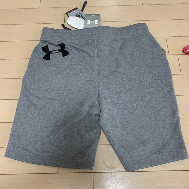 UNDER ARMOUR(アンダーアーマー)のタグ付き アンダーアーマー   スウェット レディースのパンツ(ハーフパンツ)の商品写真