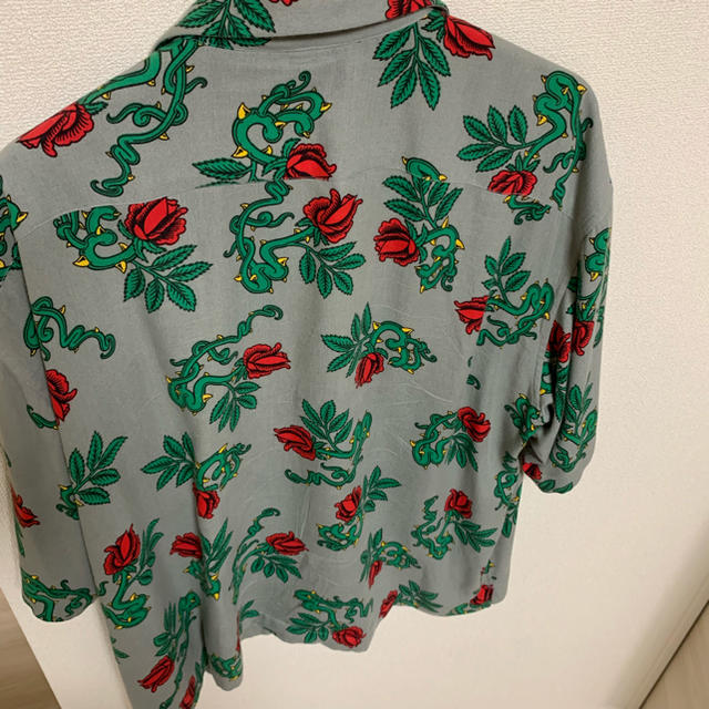 UNUSED(アンユーズド)の希少 UNUSED Rose Pattern S/S Shirt バラ柄 メンズのトップス(シャツ)の商品写真