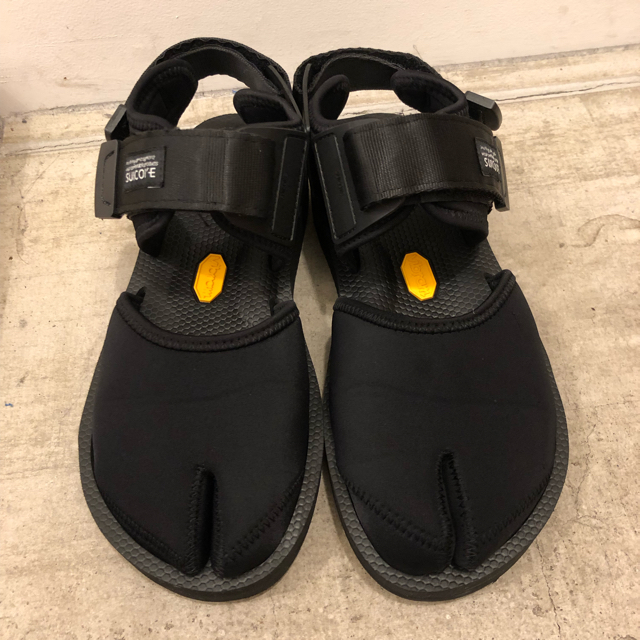 suicoke(スイコック)のSUICOKE スイコック BITA-V 　タビ　サイズ5　ブラック レディースの靴/シューズ(サンダル)の商品写真