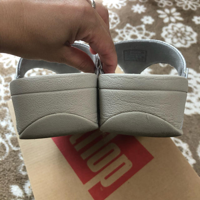 fitflop(フィットフロップ)のfitflop シルバーサンダル US05★新品同様★ レディースの靴/シューズ(サンダル)の商品写真