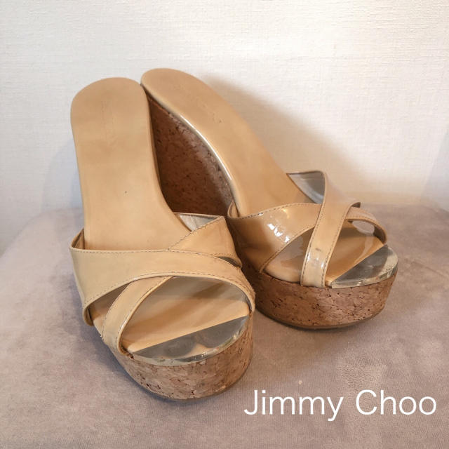 JIMMY CHOO(ジミーチュウ)のJIMMY CHOO パテントコルクウェッジサンダル レディースの靴/シューズ(サンダル)の商品写真