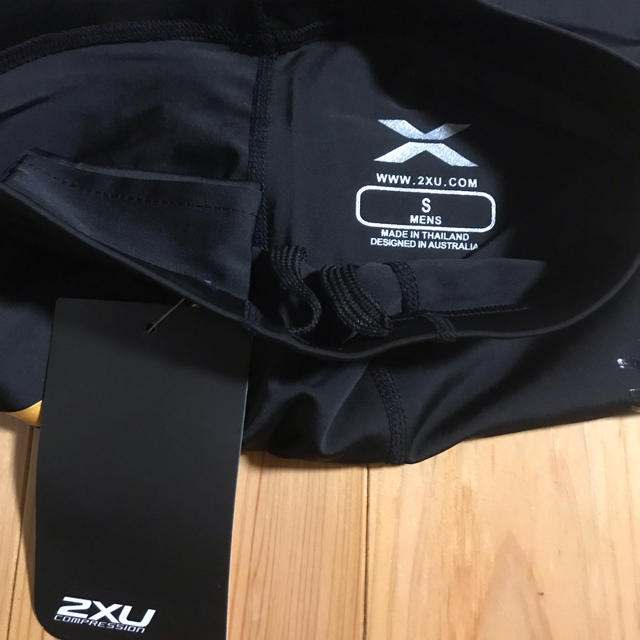 2XU(ツータイムズユー)の2XU   メンズ ロングパンツ  Sサイズ gold メンズのパンツ(ショートパンツ)の商品写真