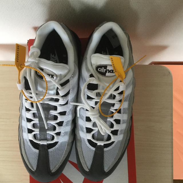 NIKE(ナイキ)のAIR MAX 95 グレーグラデ モノトーン メンズの靴/シューズ(スニーカー)の商品写真