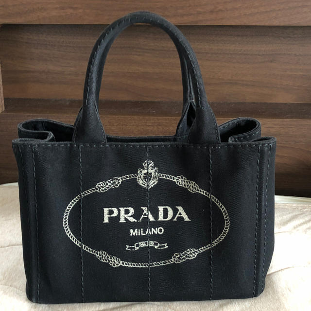 PRADA(プラダ)のPRADA カナパ 黒 レディースのバッグ(ハンドバッグ)の商品写真