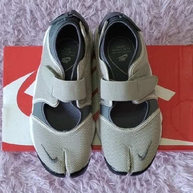 NIKE(ナイキ)の美品 ! !【25cm】ナイキ＊エアリフト/グレー × 白/used レディースの靴/シューズ(スニーカー)の商品写真