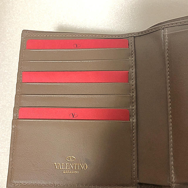 valentino garavani(ヴァレンティノガラヴァーニ)の新品😊バレンティノエキゾチックレザー折りたたみ財布✨ レディースのファッション小物(財布)の商品写真