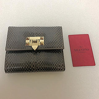 ヴァレンティノガラヴァーニ(valentino garavani)の新品😊バレンティノエキゾチックレザー折りたたみ財布✨(財布)