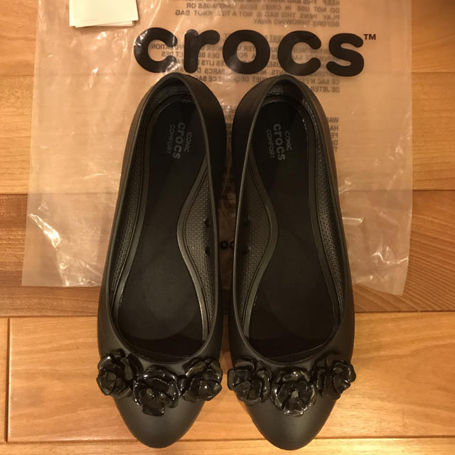 crocs(クロックス)の☆専用品☆Flower Flat クロックス リナ フラワー  w7 レディースの靴/シューズ(バレエシューズ)の商品写真