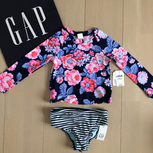 babyGAP(ベビーギャップ)の新品☆GAP ラッシュガード 水着 gap babygap プティマイン  キッズ/ベビー/マタニティのキッズ服女の子用(90cm~)(水着)の商品写真