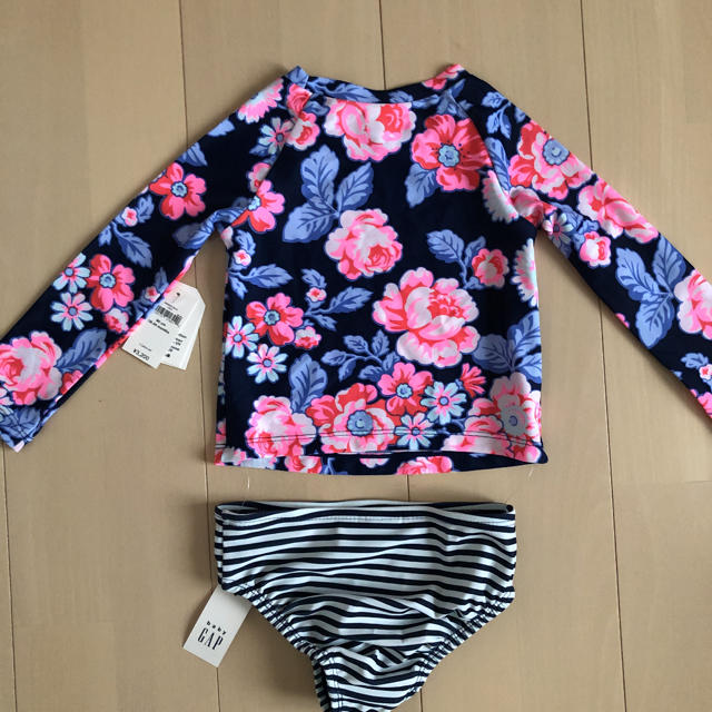 babyGAP(ベビーギャップ)の新品☆GAP ラッシュガード 水着 gap babygap プティマイン  キッズ/ベビー/マタニティのキッズ服女の子用(90cm~)(水着)の商品写真