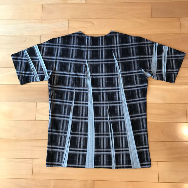 ISSEY MIYAKE(イッセイミヤケ)のTake様専用ISSEY MIYAKE イッセイミヤケ Tシャツ  美品 メンズのトップス(Tシャツ/カットソー(半袖/袖なし))の商品写真