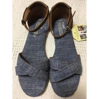 トムズ(TOMS)の【TMOS トモズ】未使用・サンダル、サイズ：Ｗ７（２４cm）(サンダル)