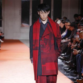 ヨウジヤマモト(Yohji Yamamoto)のyohji yamamoto pour homme 赤黒フラノコート 18aw(ピーコート)