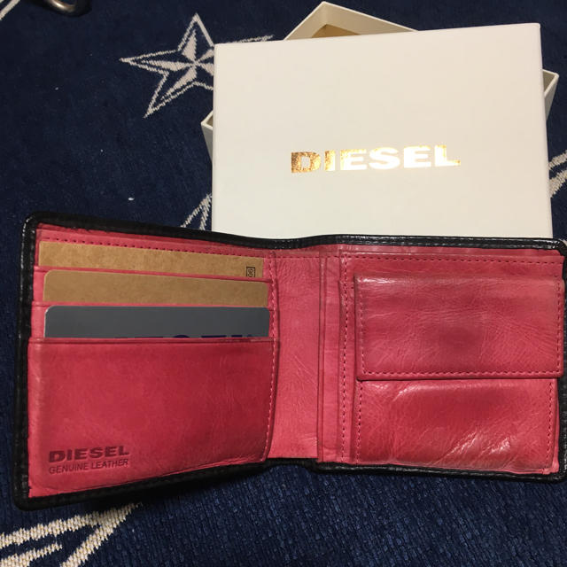 DIESEL(ディーゼル)の最終値下げしました。DIESEL 二つ折財布 メンズのファッション小物(折り財布)の商品写真